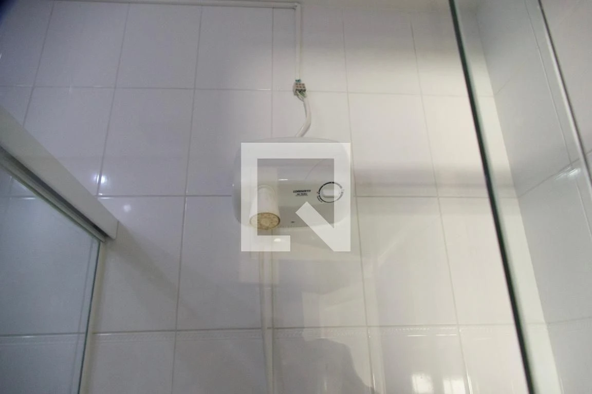 Unfurnished 1-bedroom apartment with a separate kitchen — photo 33