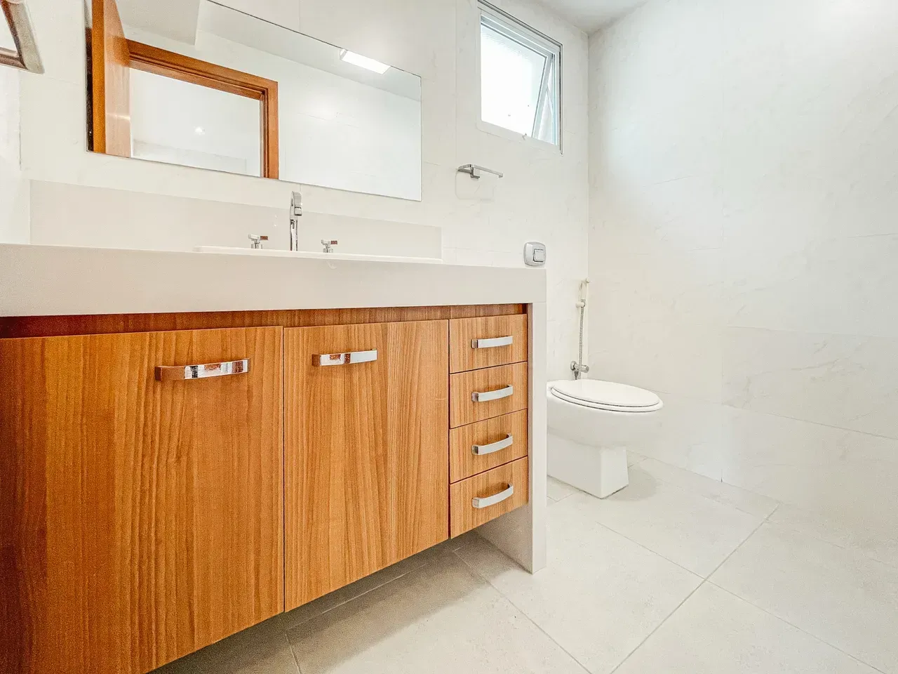 600 m² house with a bathtub and floor-to-ceiling windows — photo 14