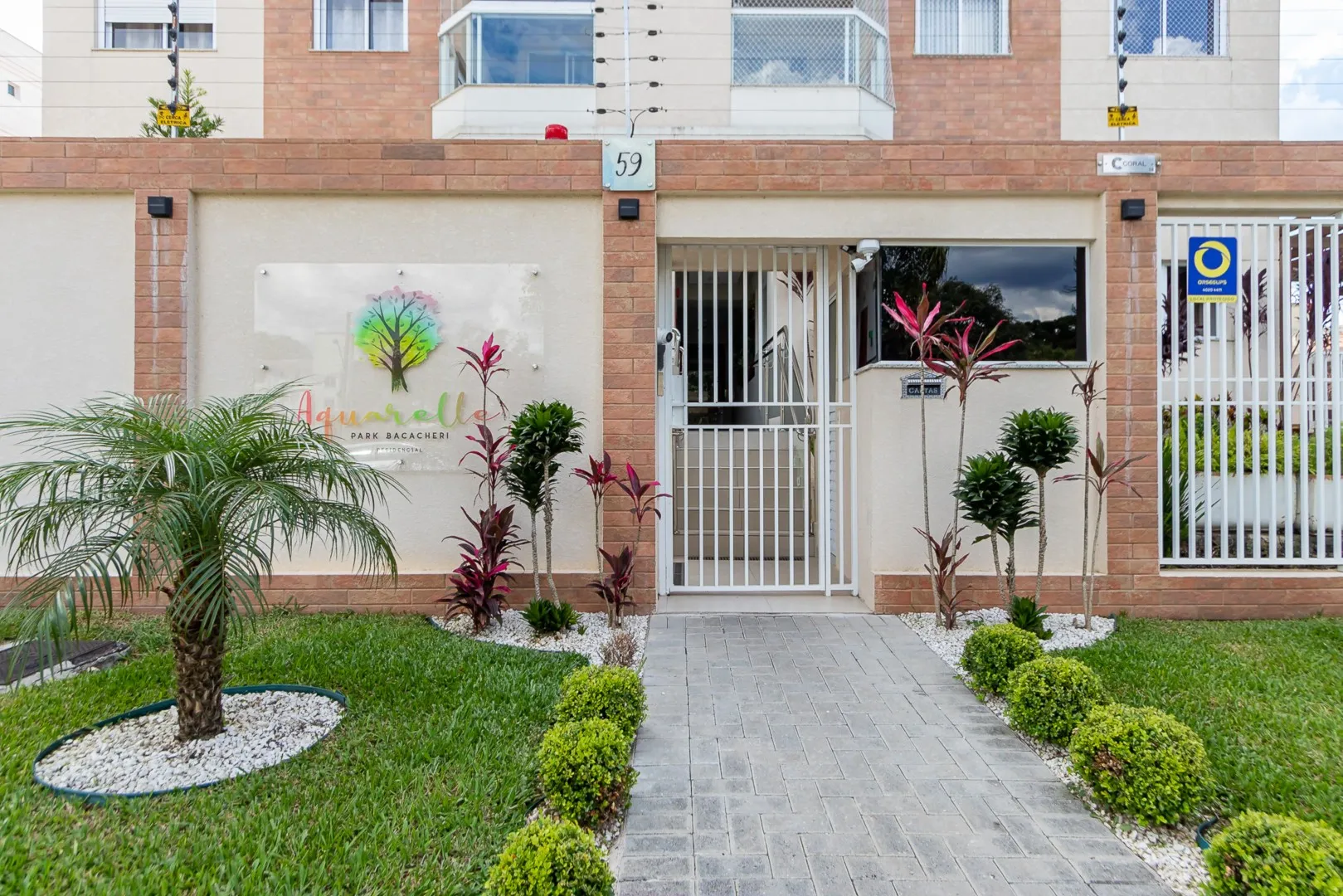 Balcony with a grill in a 2-bedroom apartment, 59 m² — photo 46