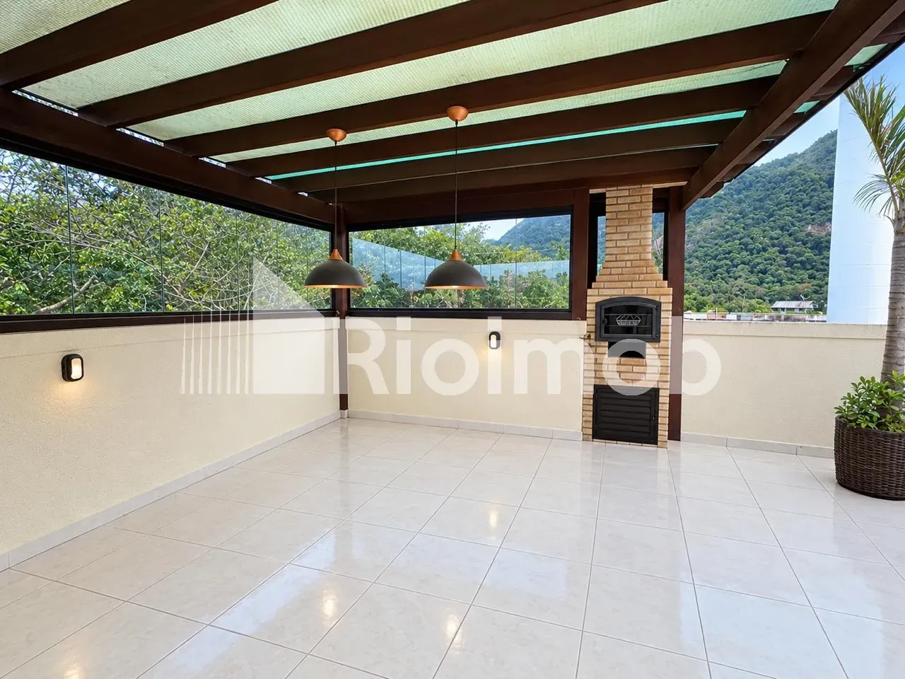 4-bedroom apartment with a mountain view in Rio de Janeiro — photo 7