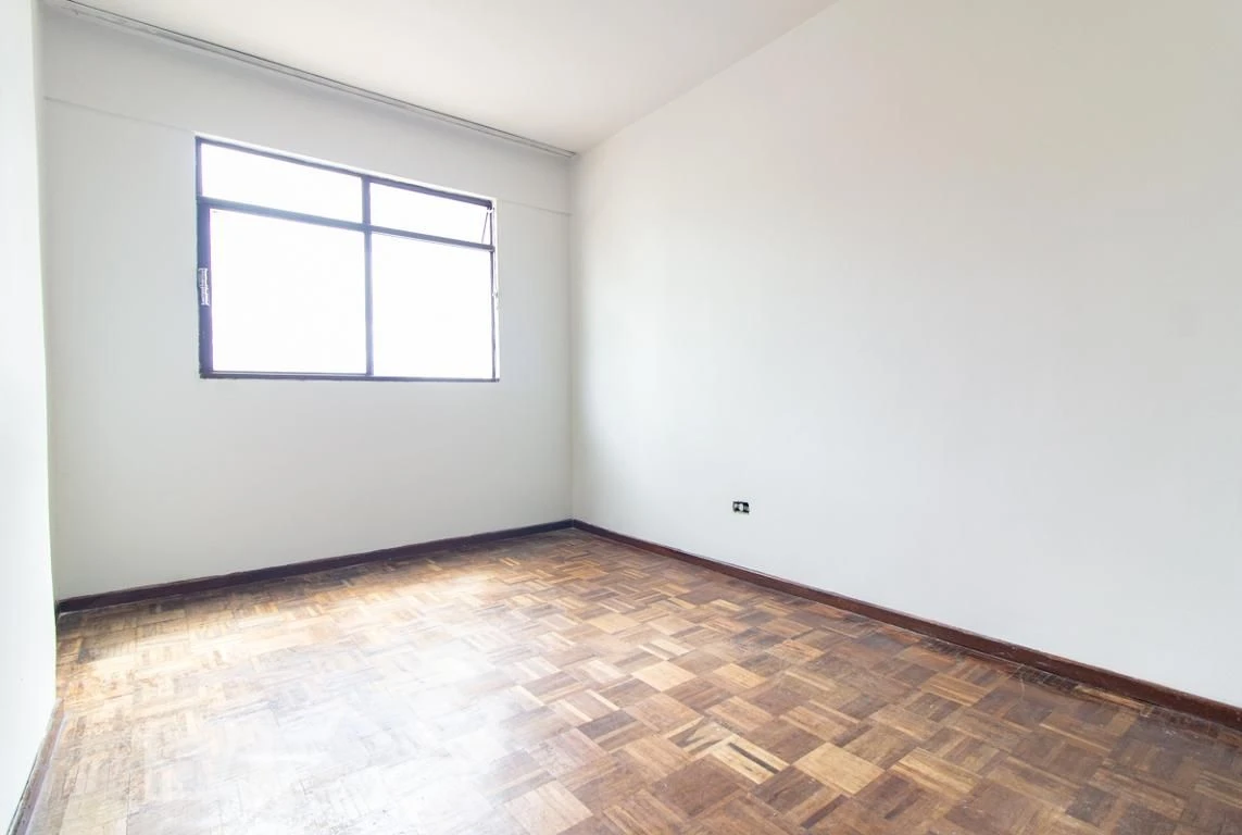2-bedroom apartment with wood or laminate floors in Curitiba — photo 24