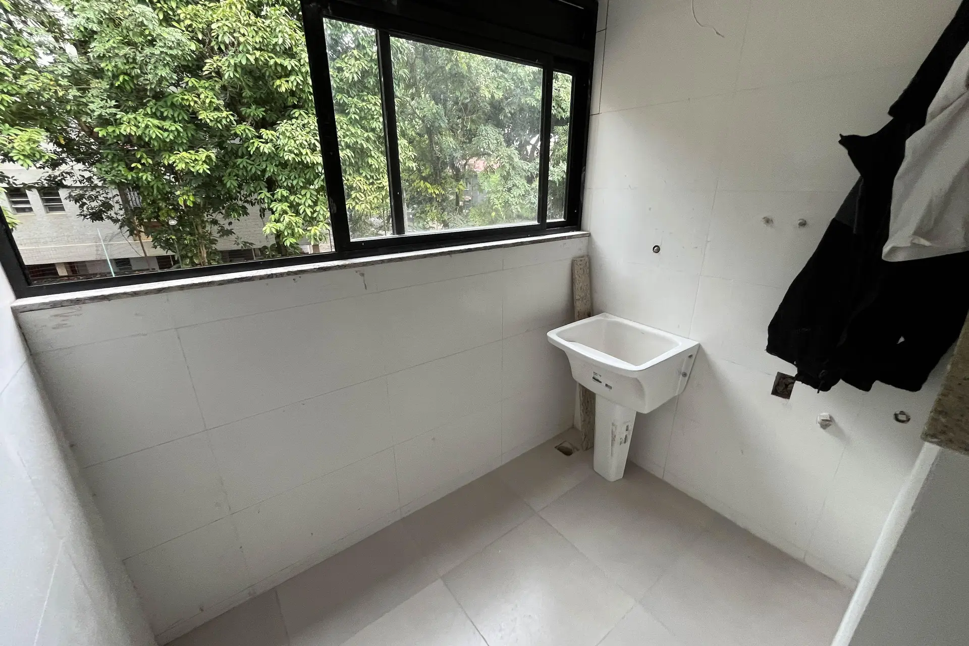 2-bedroom apartment with a mountain view — photo 10