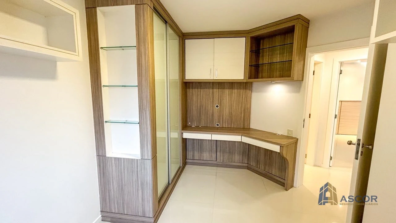 3-bedroom apartment with a bathtub in Florianópolis — photo 19