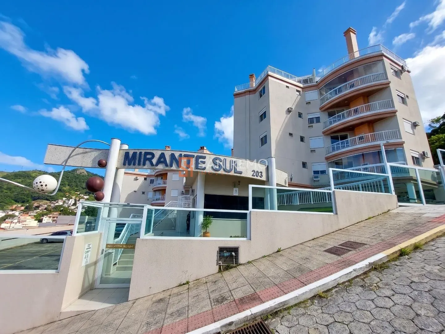 Квартира з 2 спальнями, 2 ванними кімнатами, 71 м²
