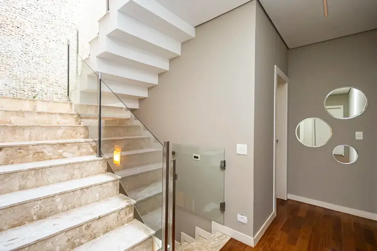 House with 629 m², 4 bedrooms and a balcony — photo 26