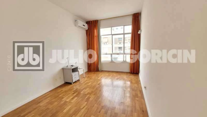 3-bedroom apartment with a suite and a balcony — photo 9