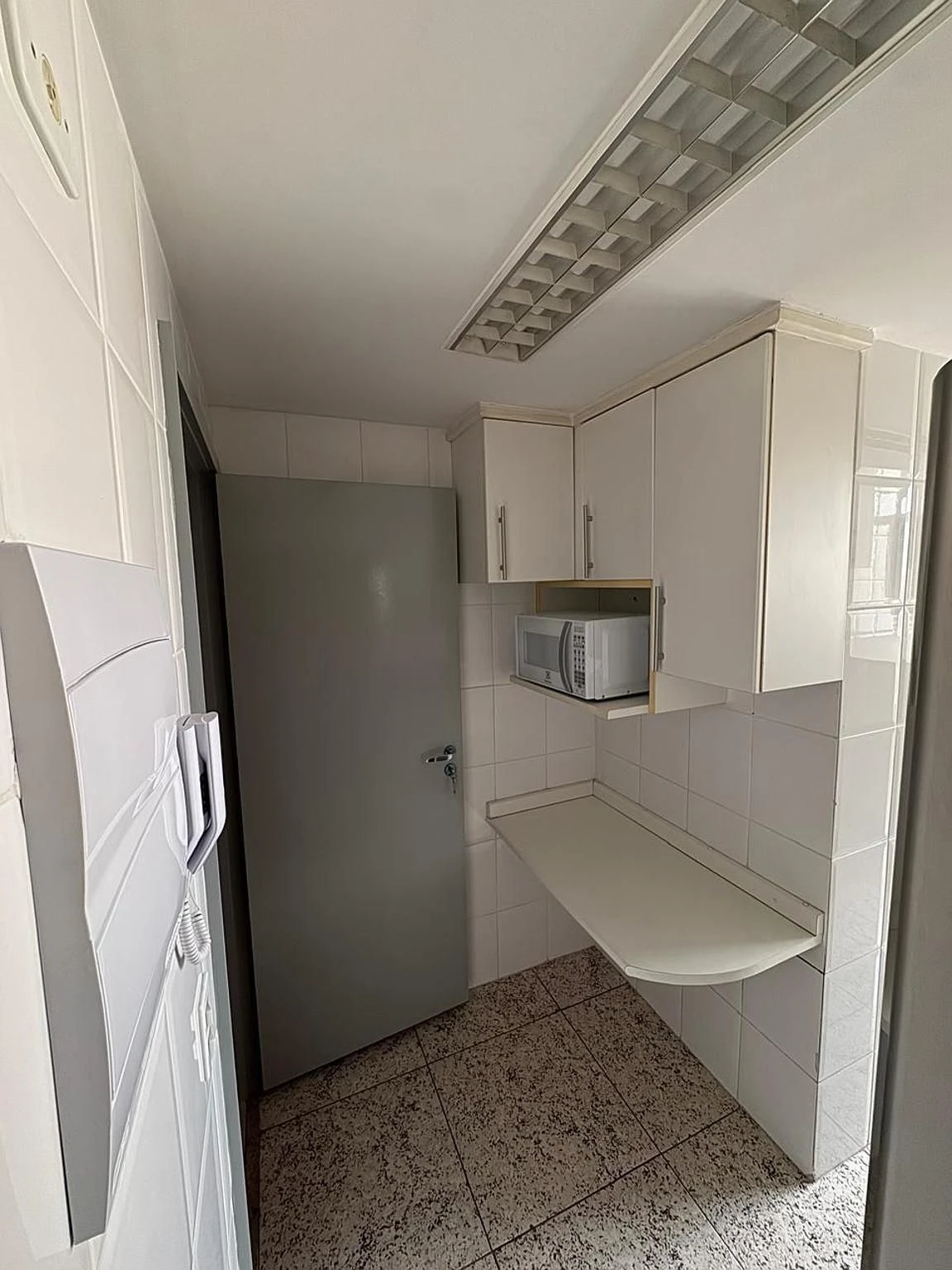 Apartment with 3 bedrooms and 4 bathrooms, balcony sink — photo 46