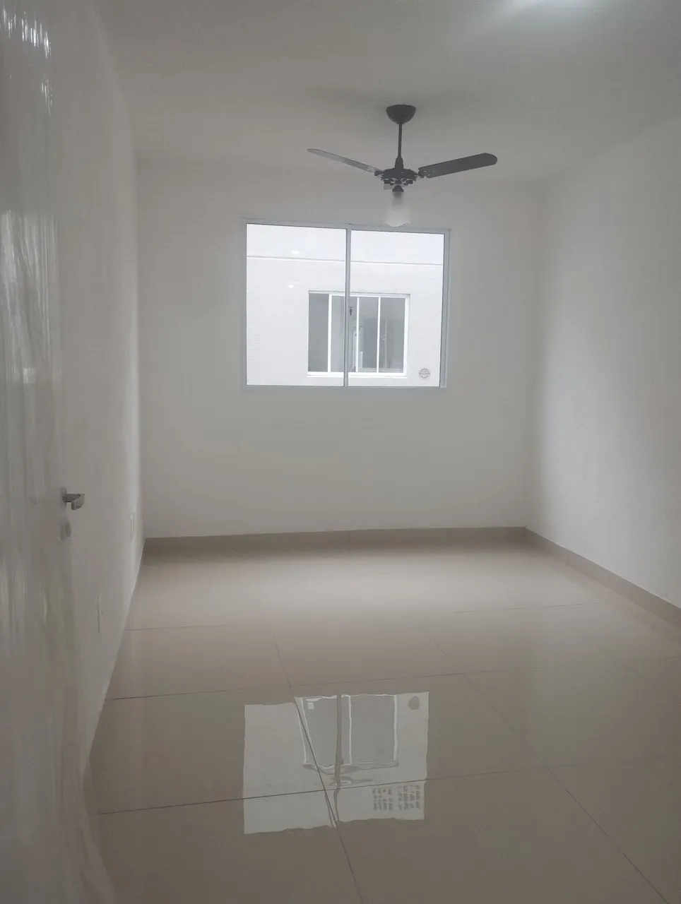 Apartamento com 2 dormitórios e banheiro com box de vidro — photo 2