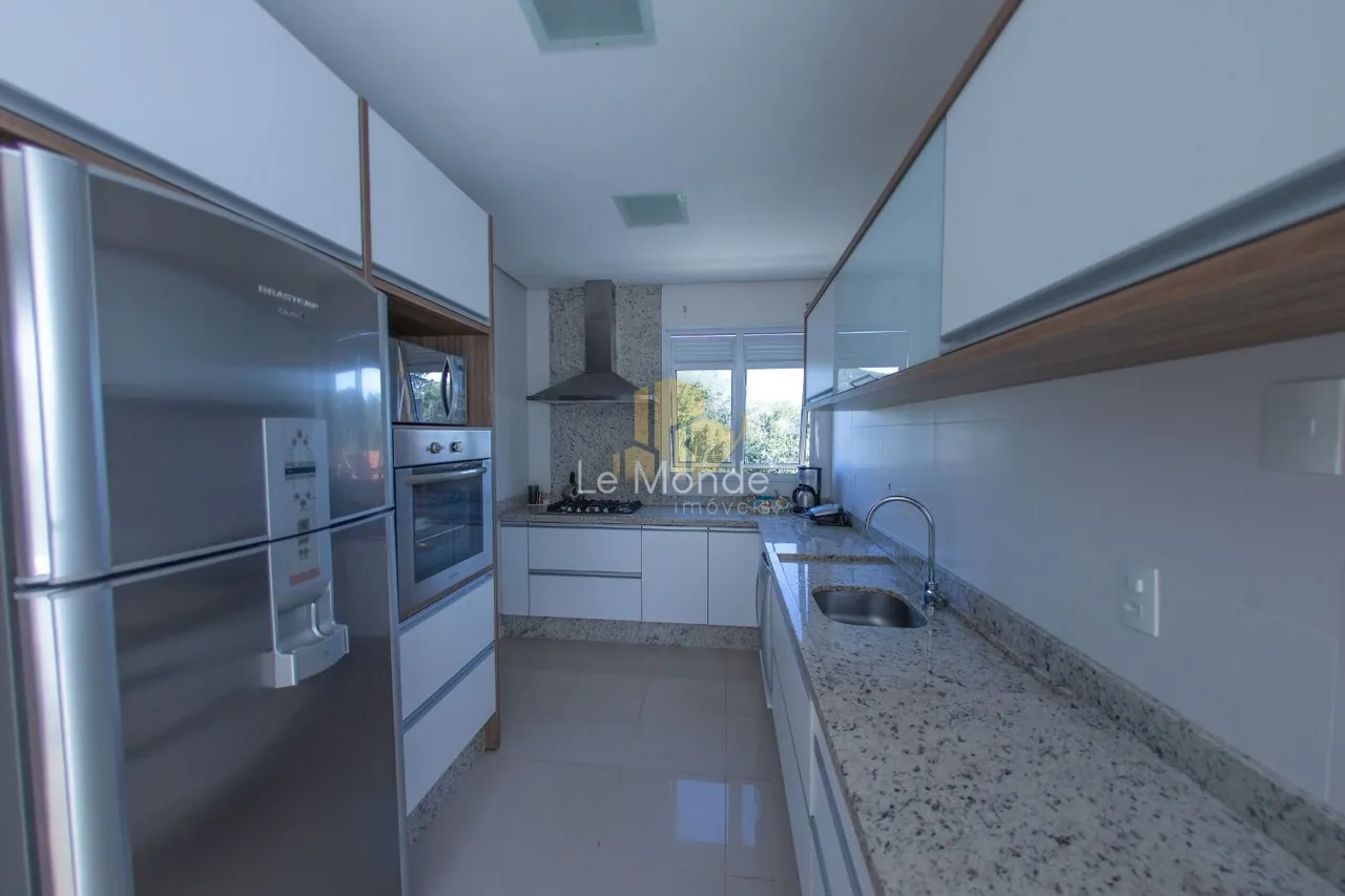 Dúplex con 4 dormitorios y 382 m², cocina amueblada — photo 20
