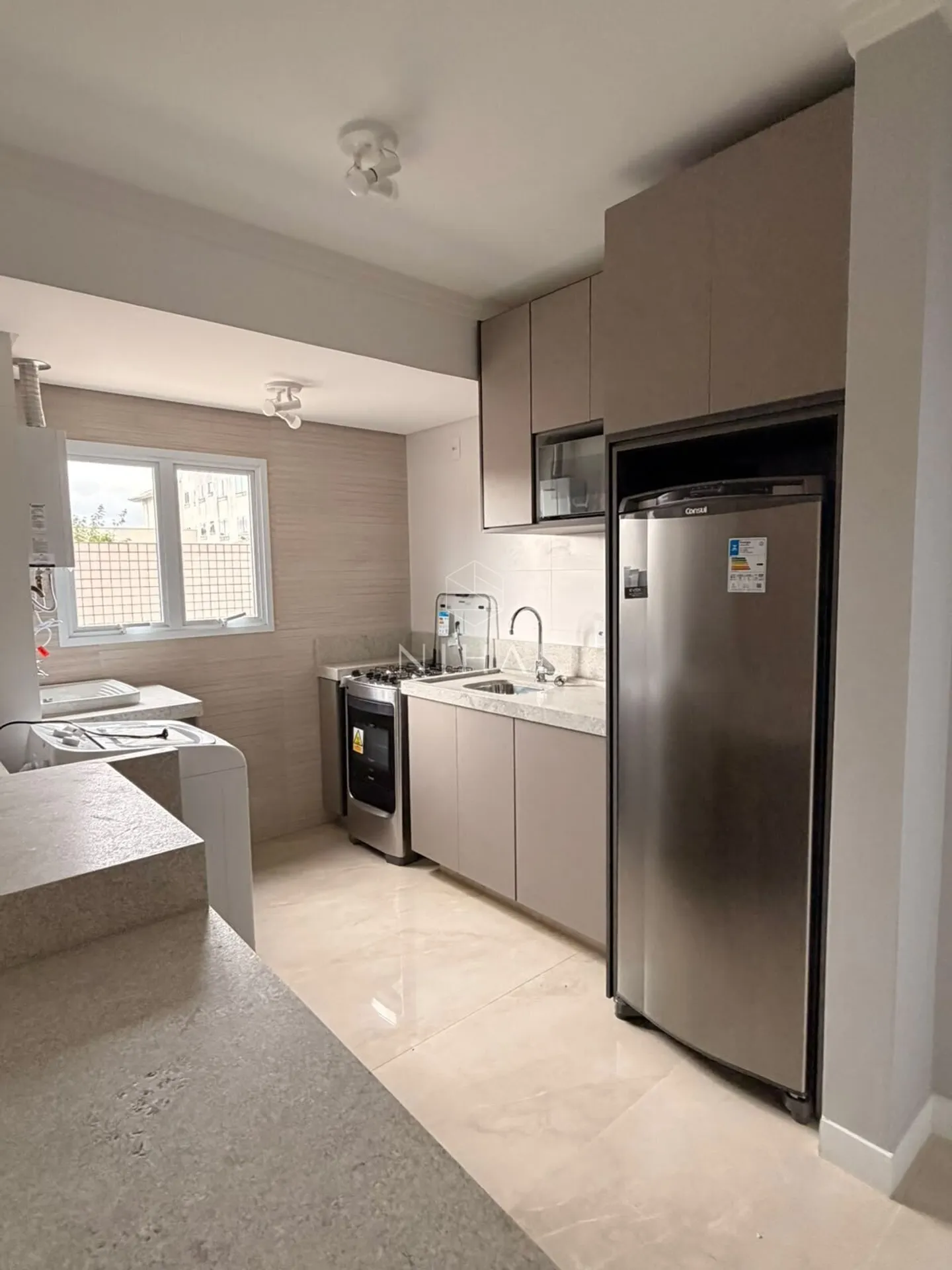 2-bedroom apartment in a building with a gym — photo 2
