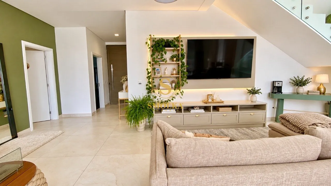 5-bedroom house with floor-to-ceiling windows — photo 14