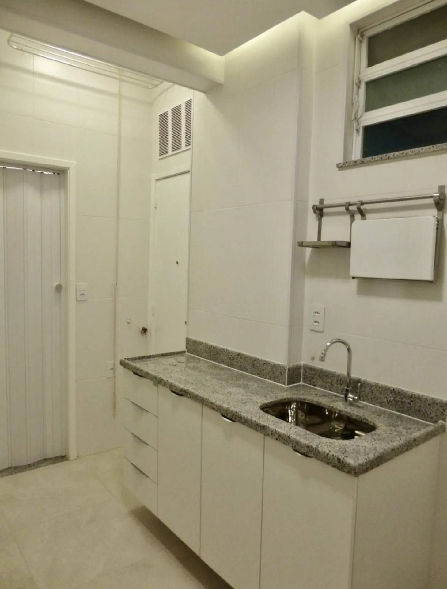 Wood or laminate floors in a one-bedroom apartment, 45 m²