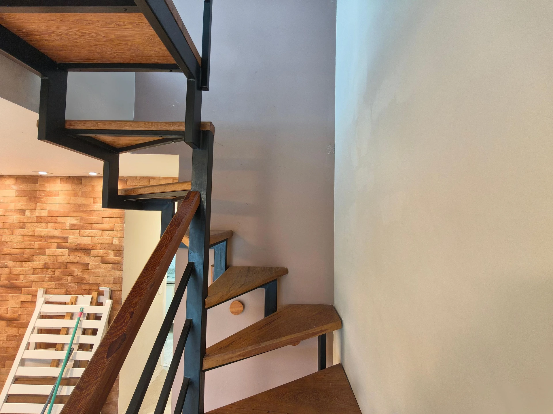 Floor-to-ceiling windows in a 3-bedroom apartment, 140 m² — photo 27