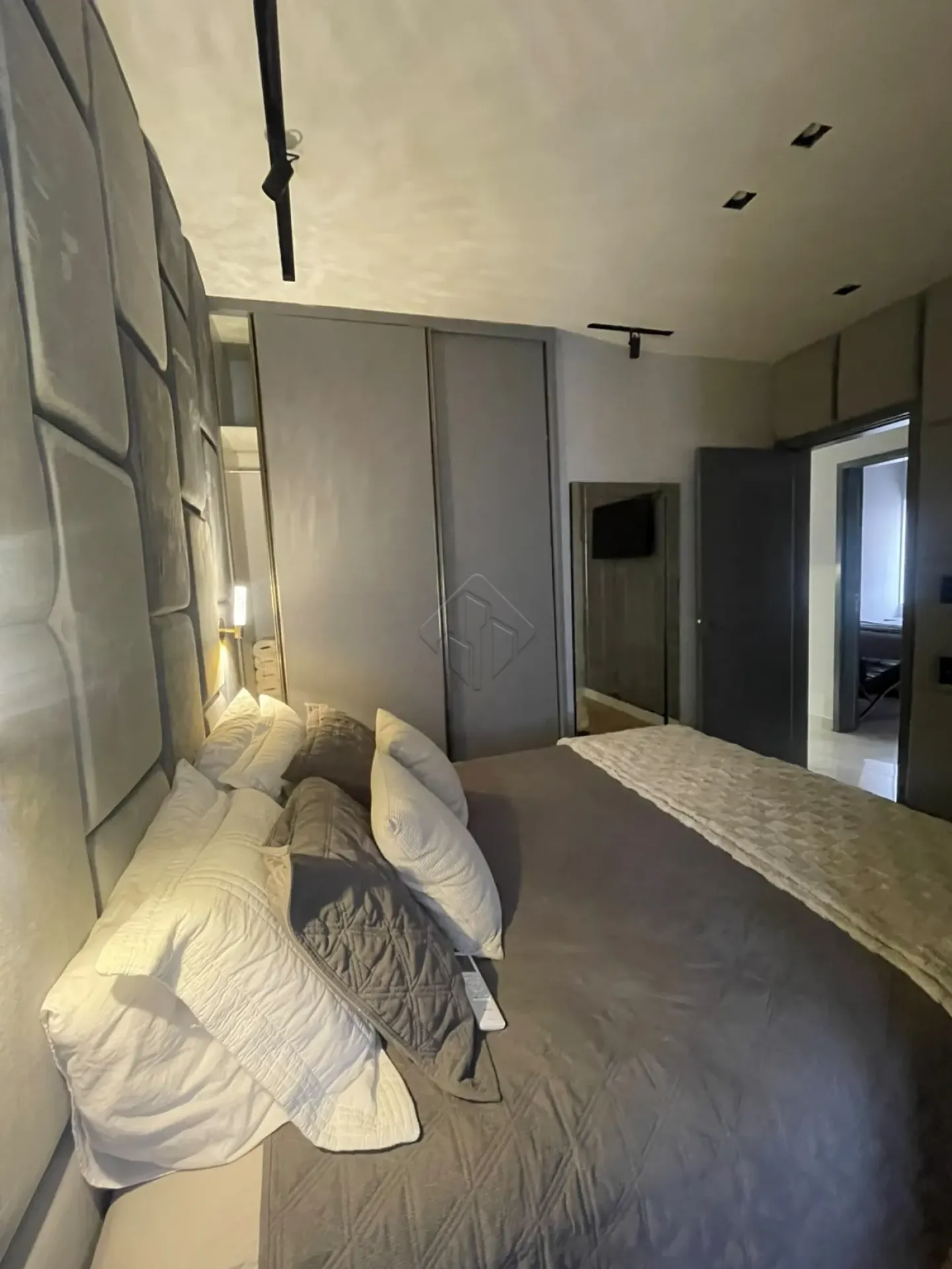 Furnished apartment, 123 m², with floor-to-ceiling windows — photo 38