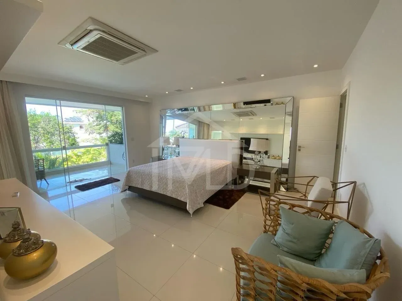 Furnished house with 5 en-suite bedrooms and pool — photo 59