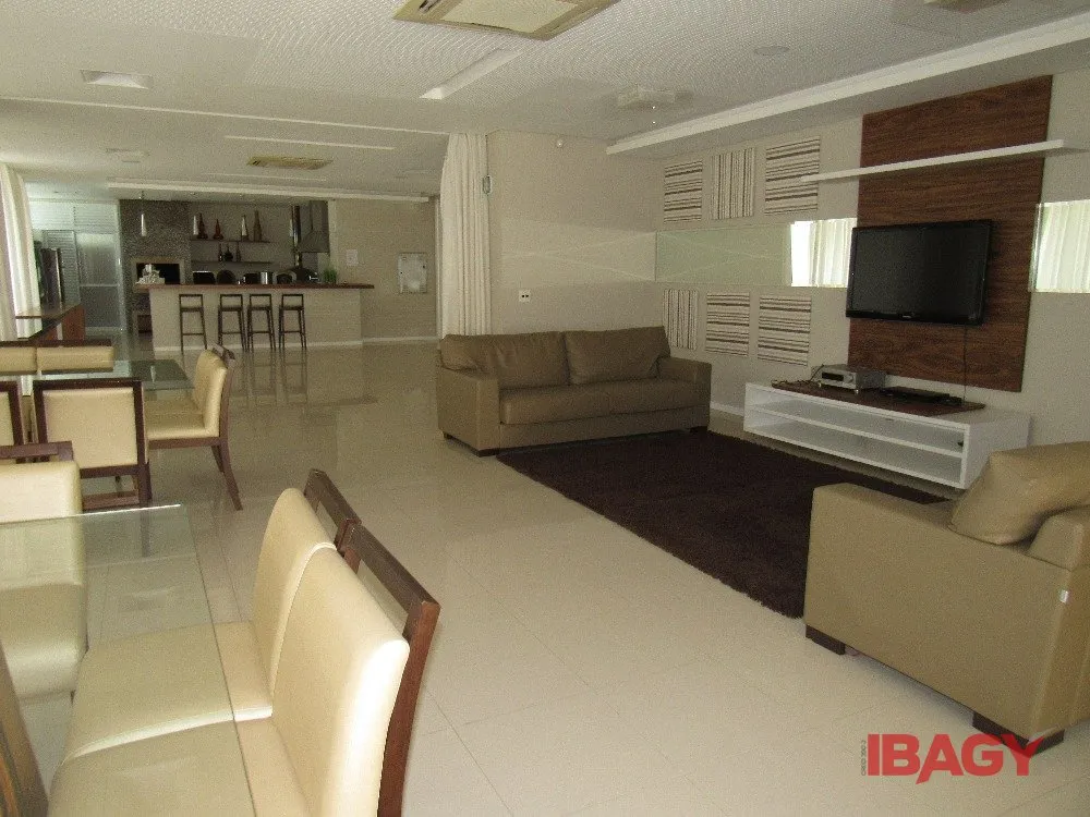 Квартира с 2 спальнями, 1 с ванной, и 2 парковочными местами — photo 31