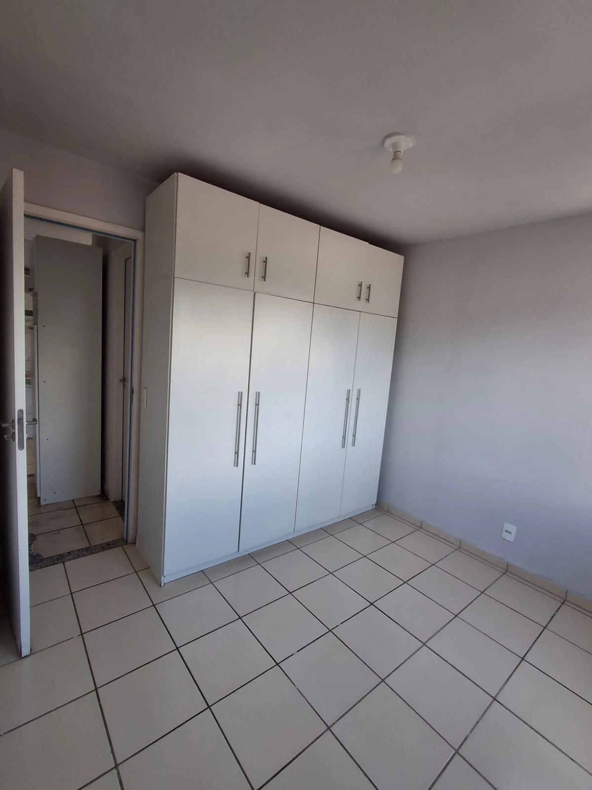 Apartamento de 2 quartos em condomínio com piscina — photo 13