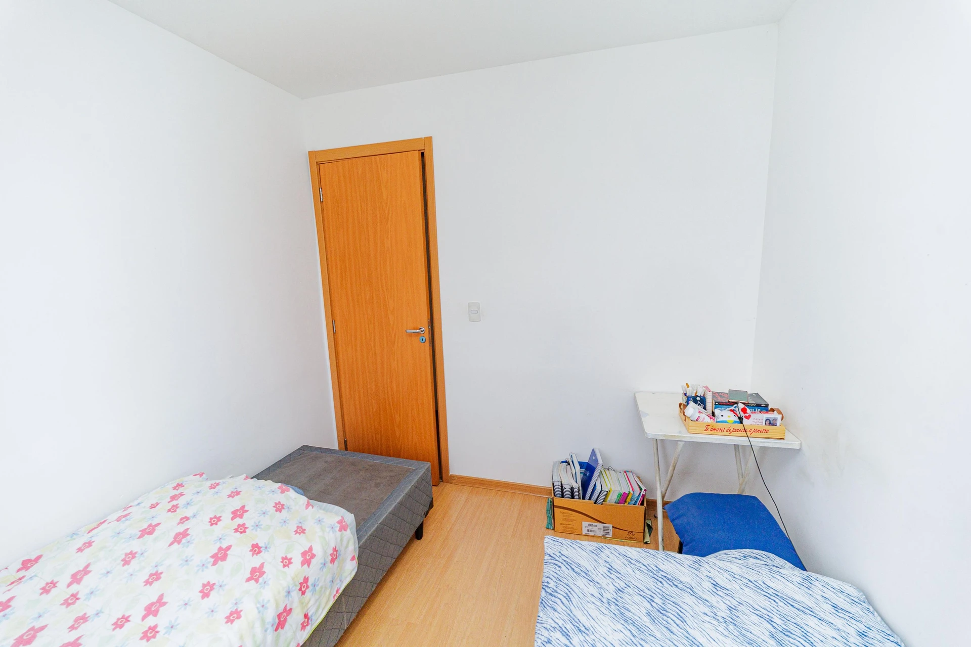 Glass-enclosed balcony in a 2-bedroom apartment, 44 m² — photo 16