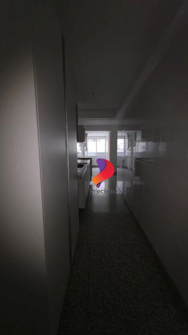 Apartment with enclosed balcony and 4 bedrooms — photo 39