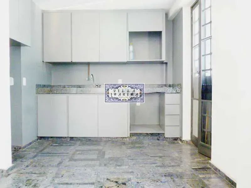 Unfurnished house with 4 bedrooms and 5 bathrooms — photo 10