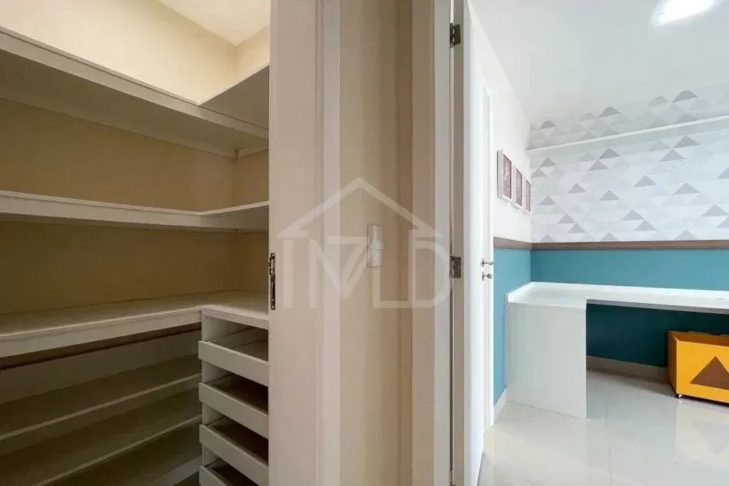 House with 4 bedrooms and an open-plan gas kitchen — photo 8