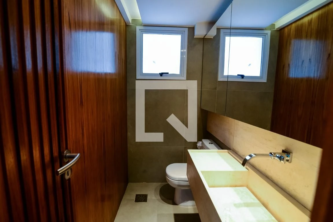 Furnished 4-bedroom apartment with 4 bathrooms — photo 32