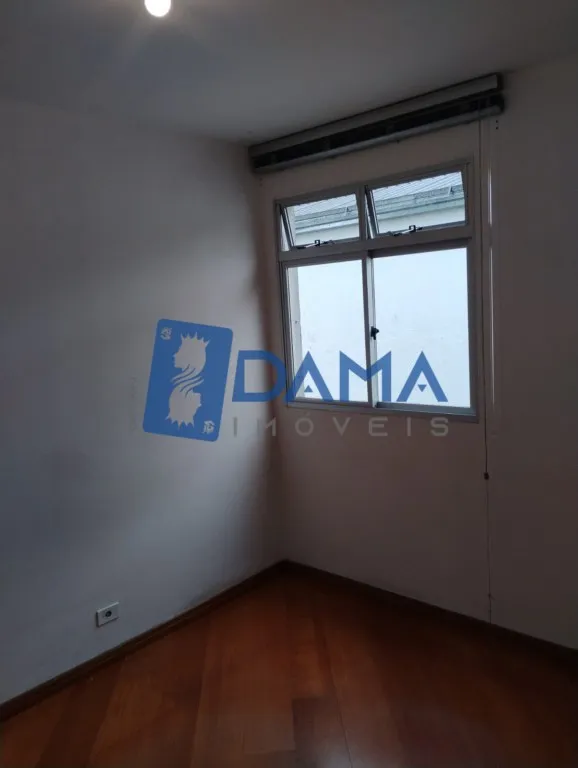Wood or laminate floors in a 2-bedroom apartment, 79 m² — photo 17