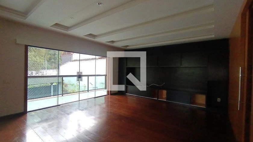 Home office in a 3-bedroom house, 760 m²