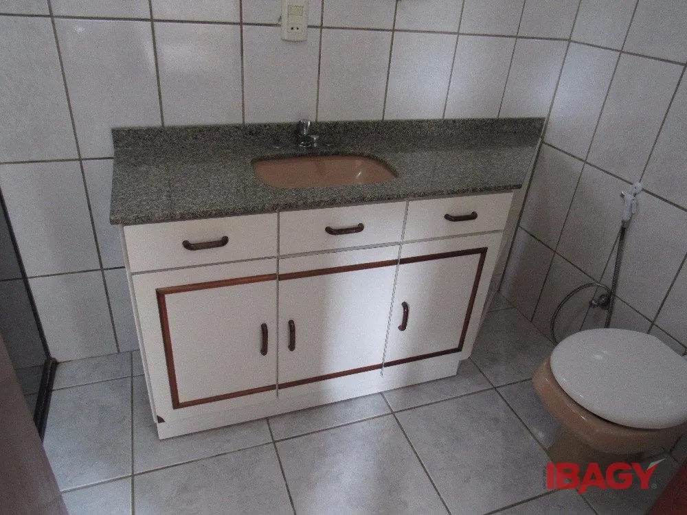 House with 4 bedrooms and 380 m², 2 parking spots — photo 60