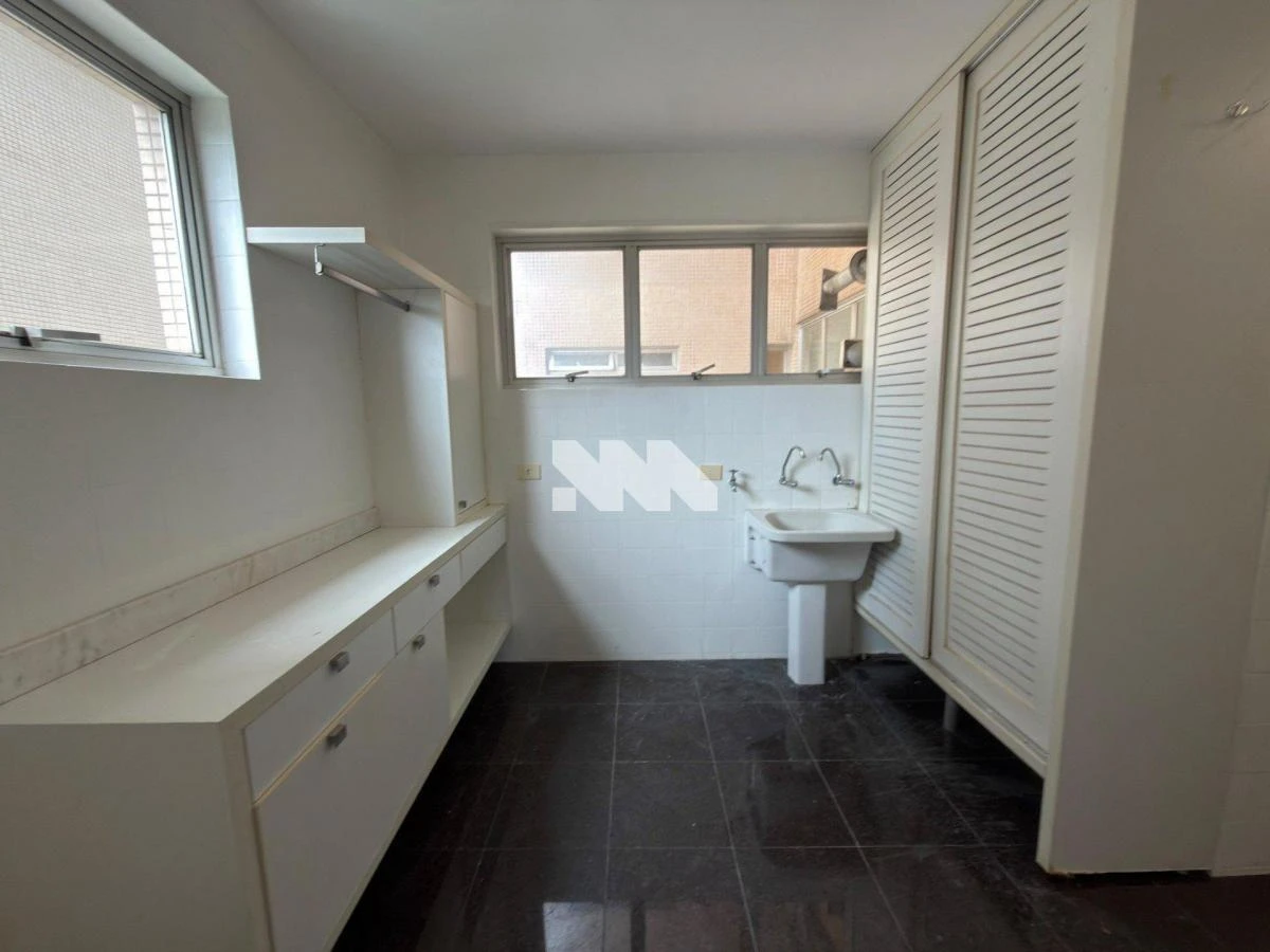 Rental apartment with a closed kitchen and gas stove — photo 27