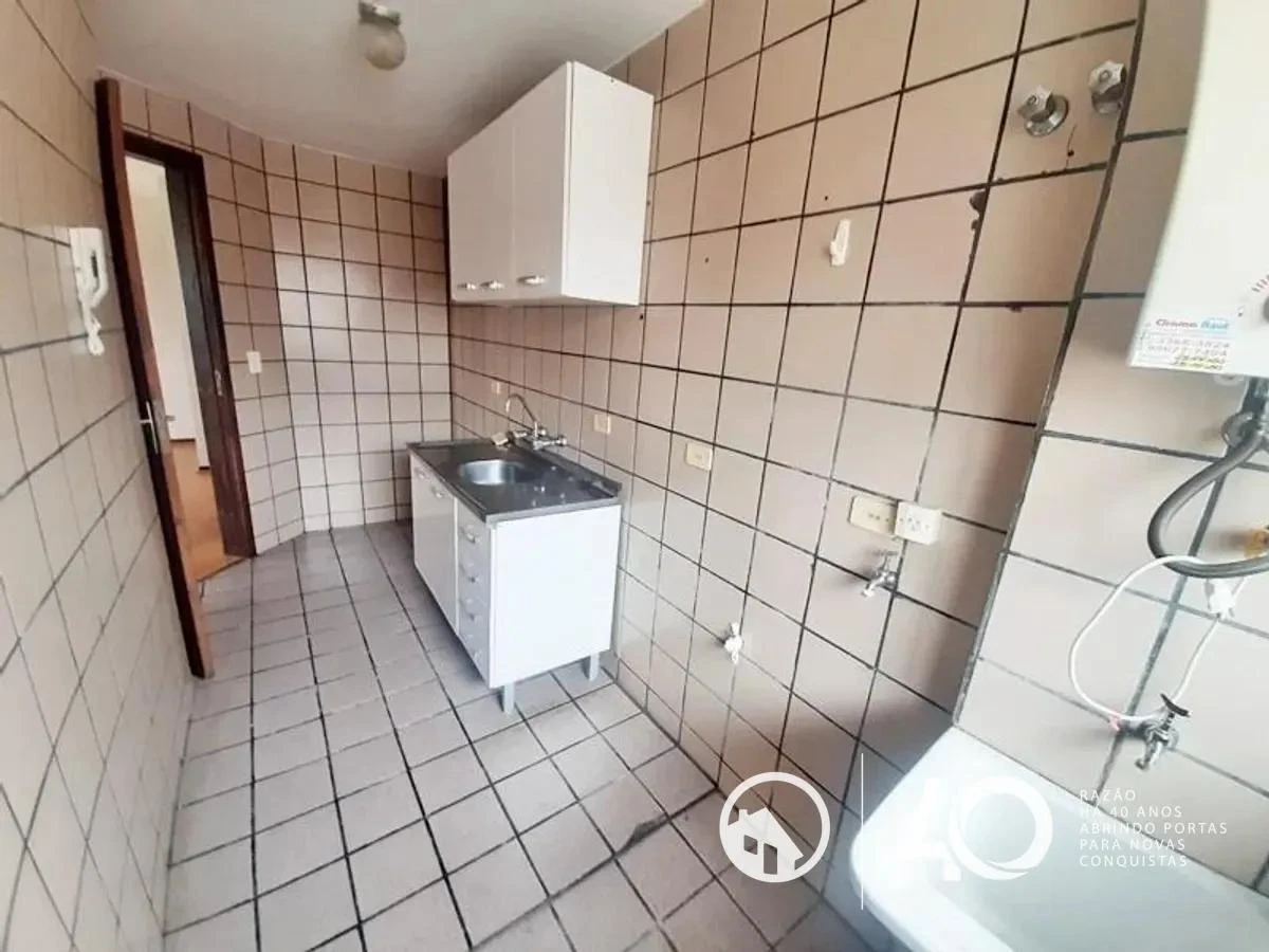 Wood or laminate floors in a 2-bedroom apartment, 92 m² — photo 7