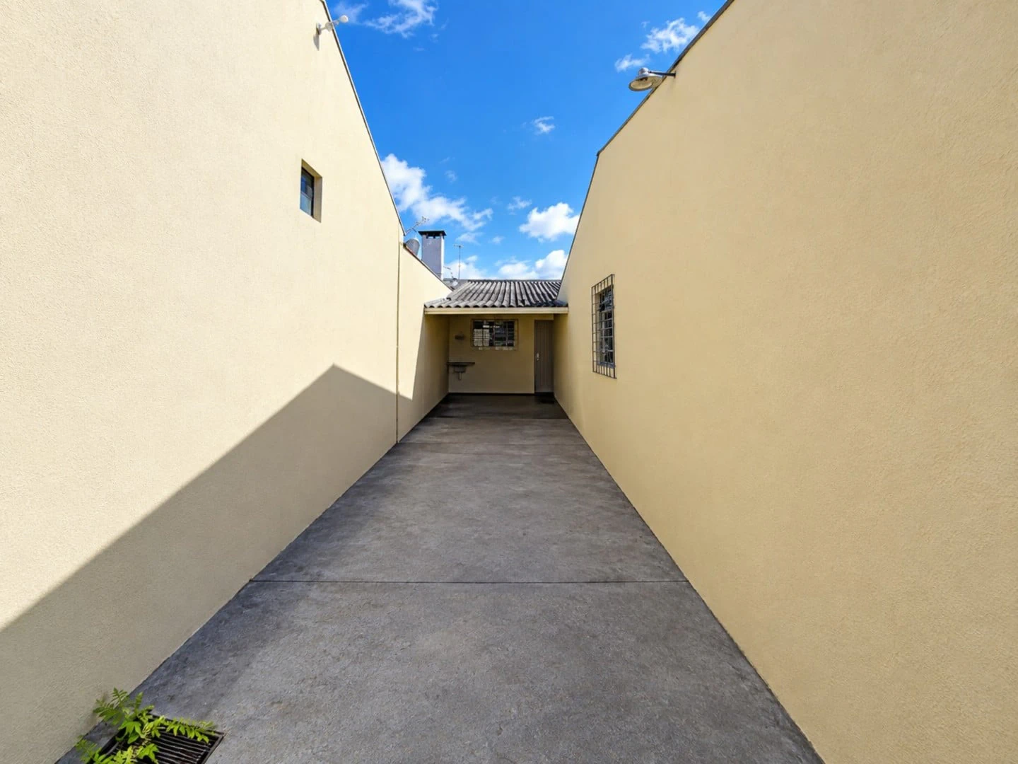 Casa residencial com 2 quartos e box de vidro no banheiro — photo 9