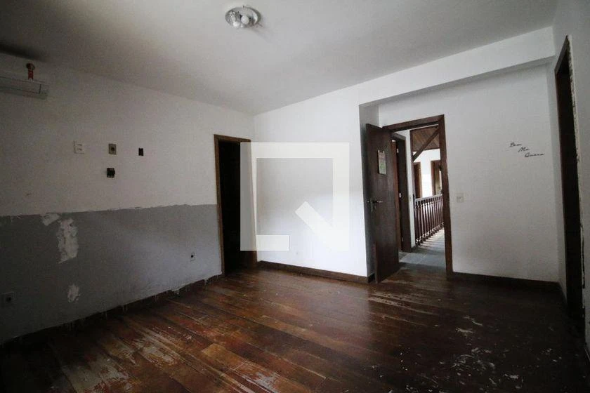 Casa de 500 m² com banheira e janelas do piso ao teto — photo 12
