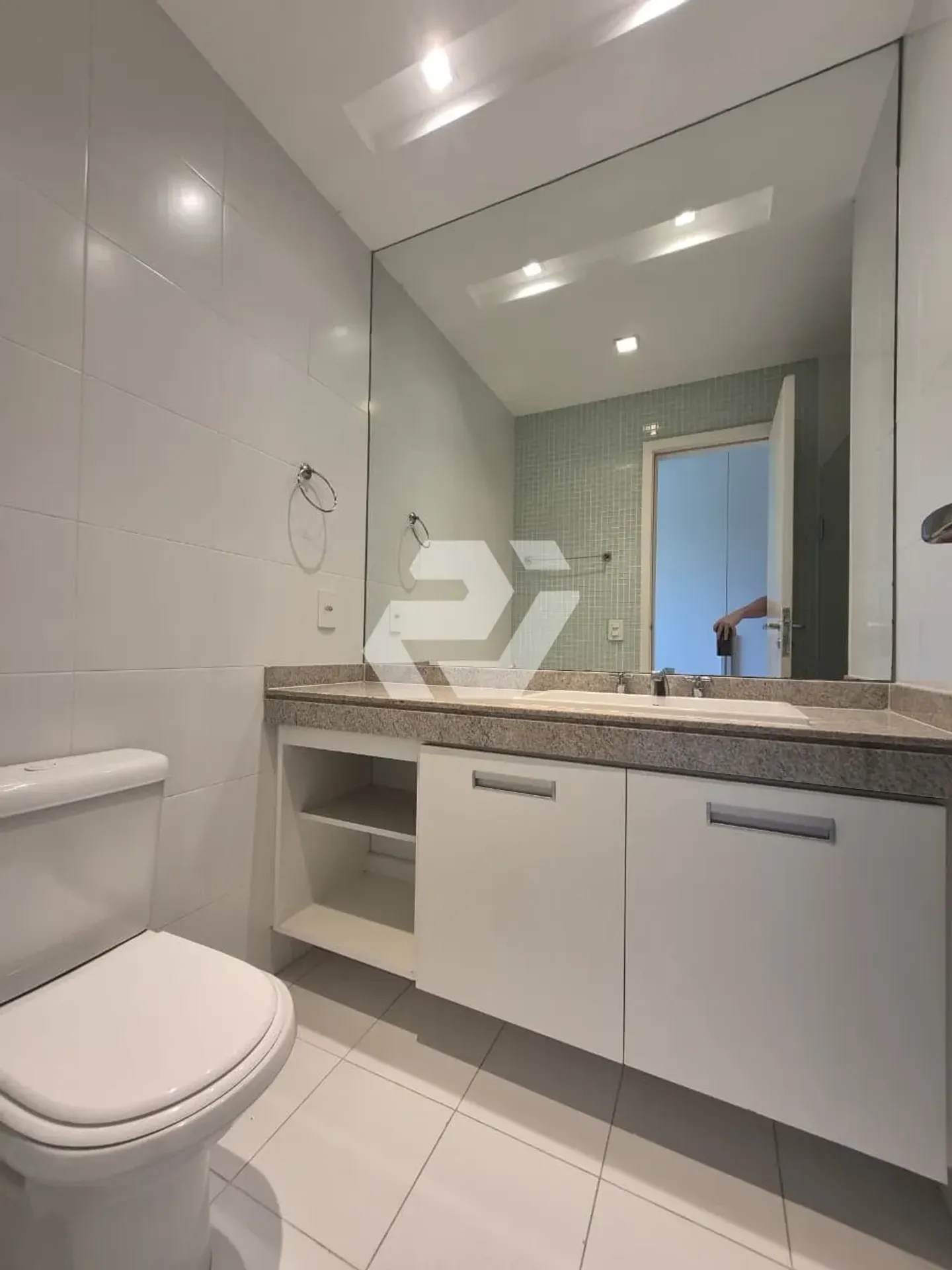 Apartment with 4 en-suite bedrooms and private garden — photo 25