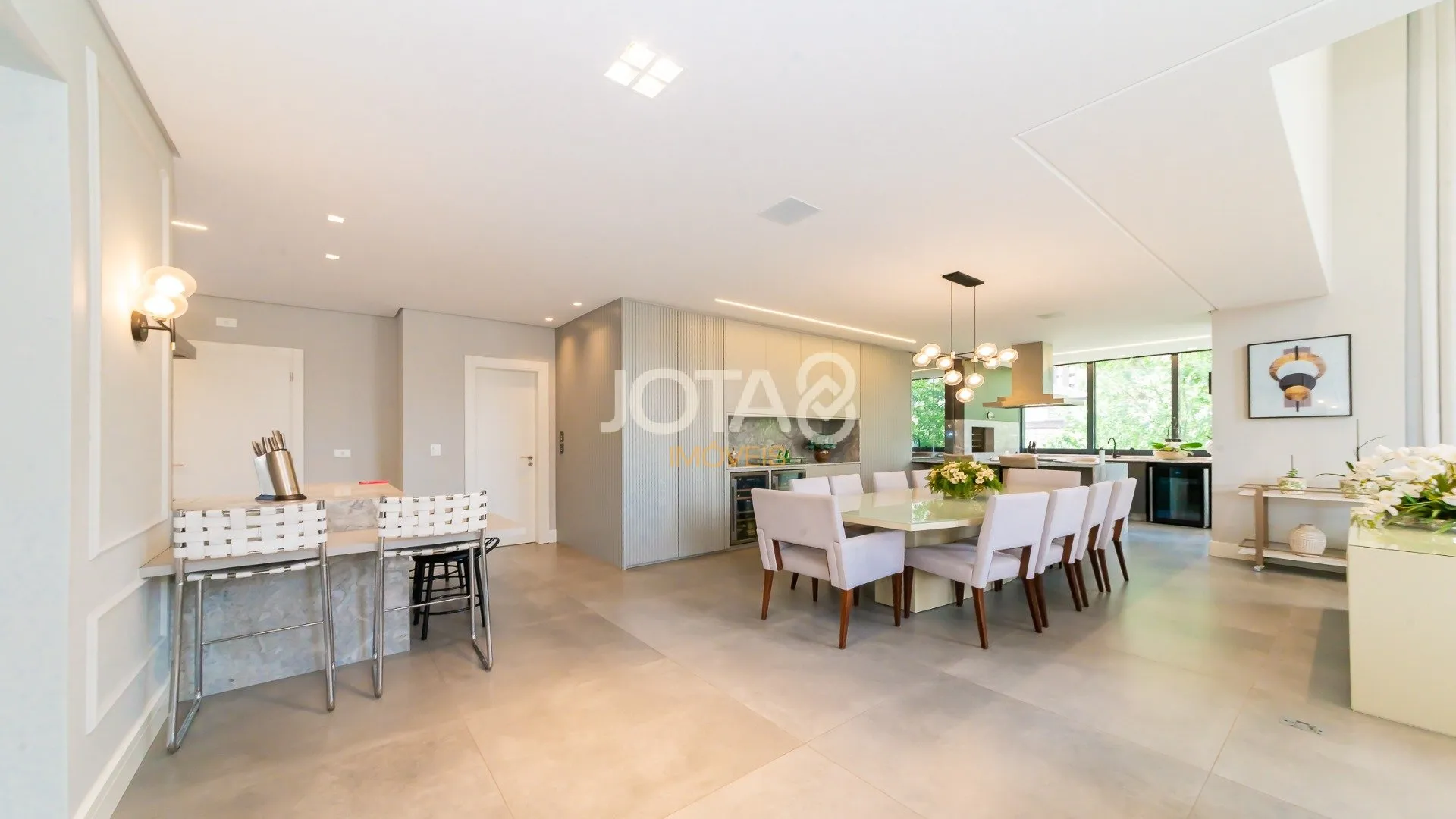 Unfurnished apartment with 3 en-suite bedrooms and balcony — photo 7