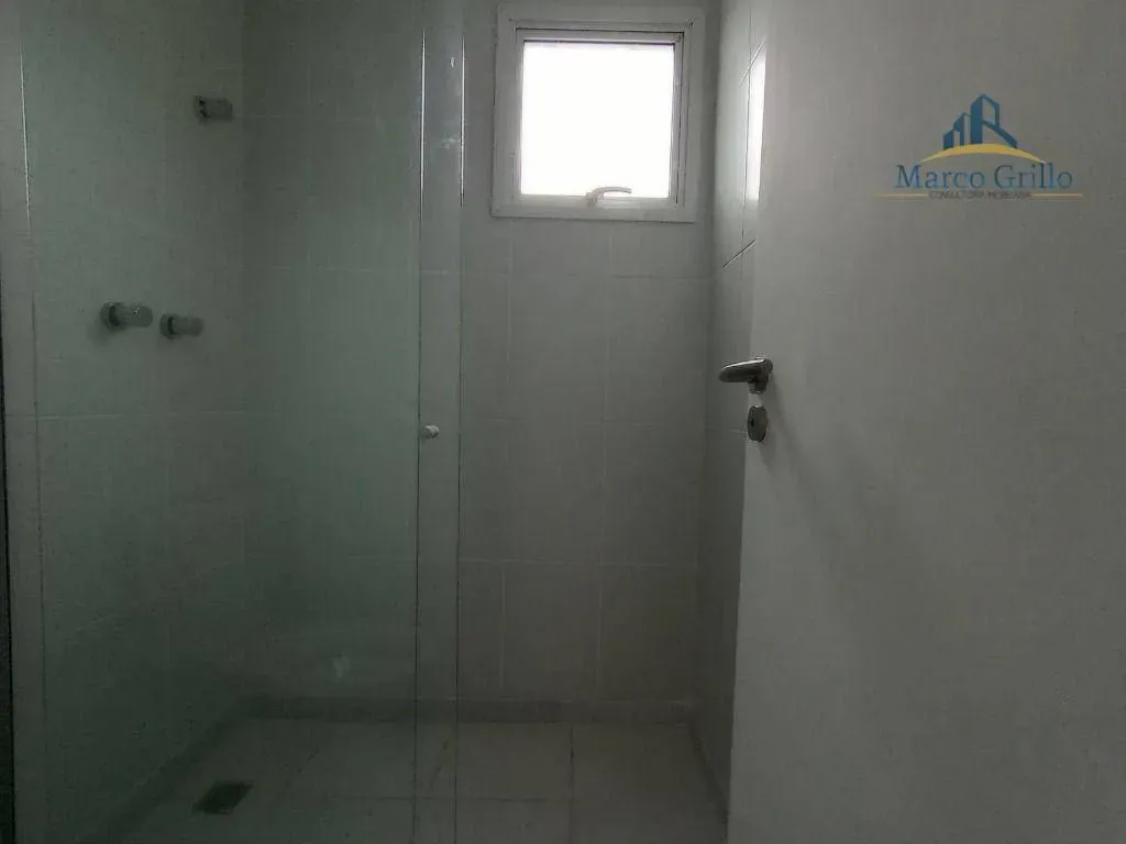 Apartamento de 1 dormitorio con balcón y lavabo — photo 22