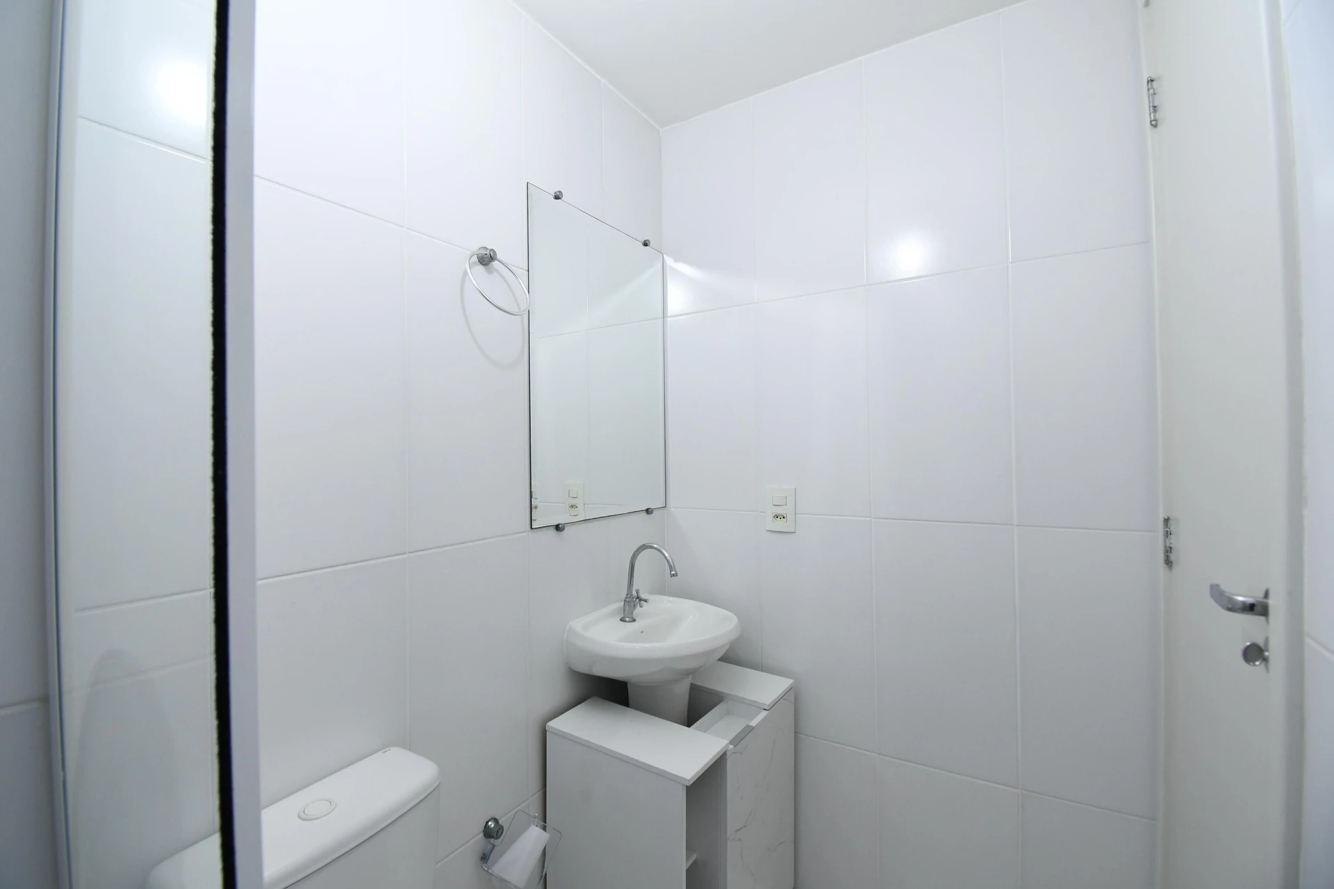 2-bedroom apartment with wood or laminate floors — photo 27