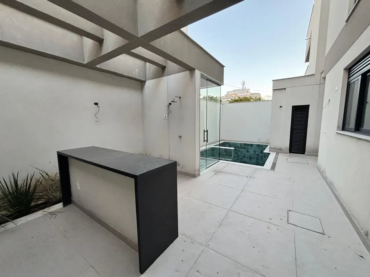 Casa para alugar com 4 quartos e 5 banheiros — photo 2