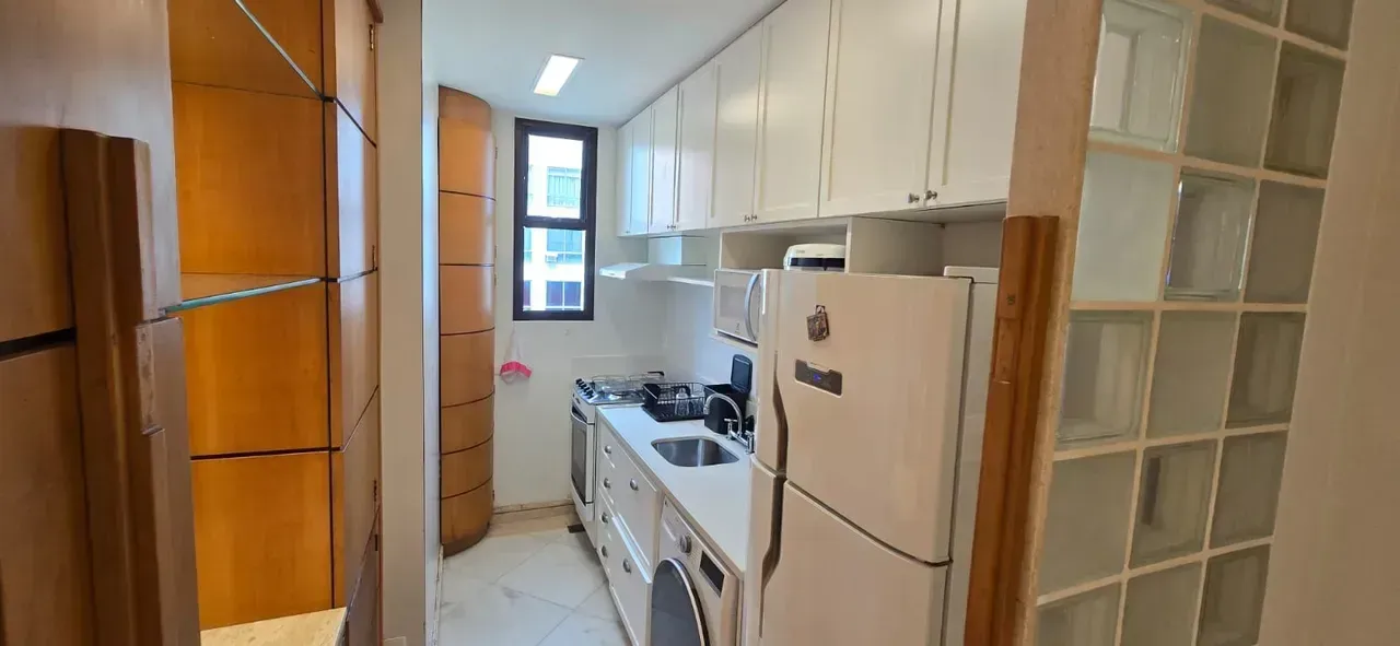 Furnished 2-bedroom apartment with open-plan kitchen — photo 20