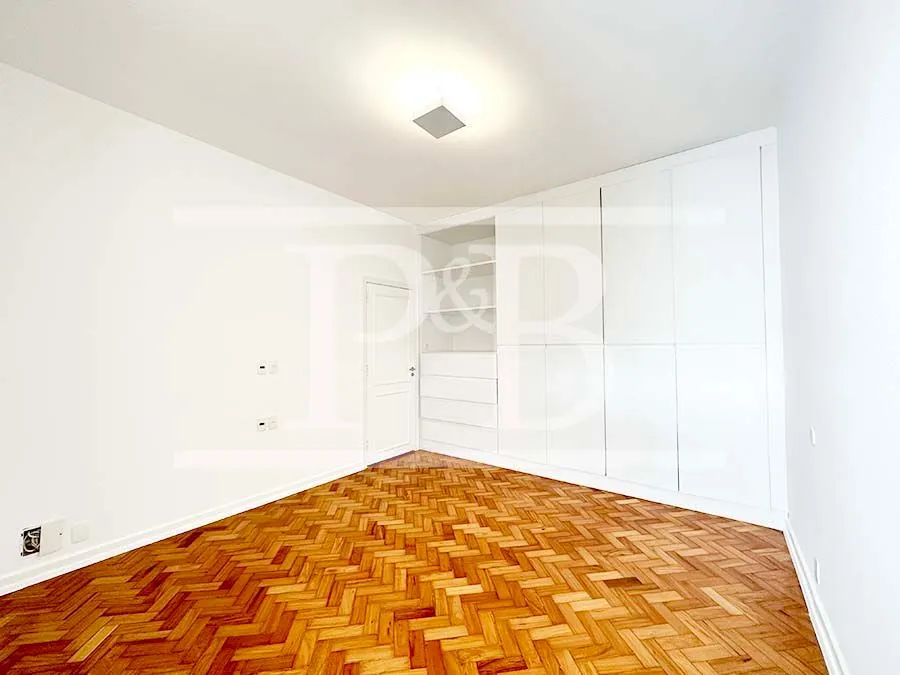 4-bedroom apartment with 270 m² and 4 bathrooms — photo 26
