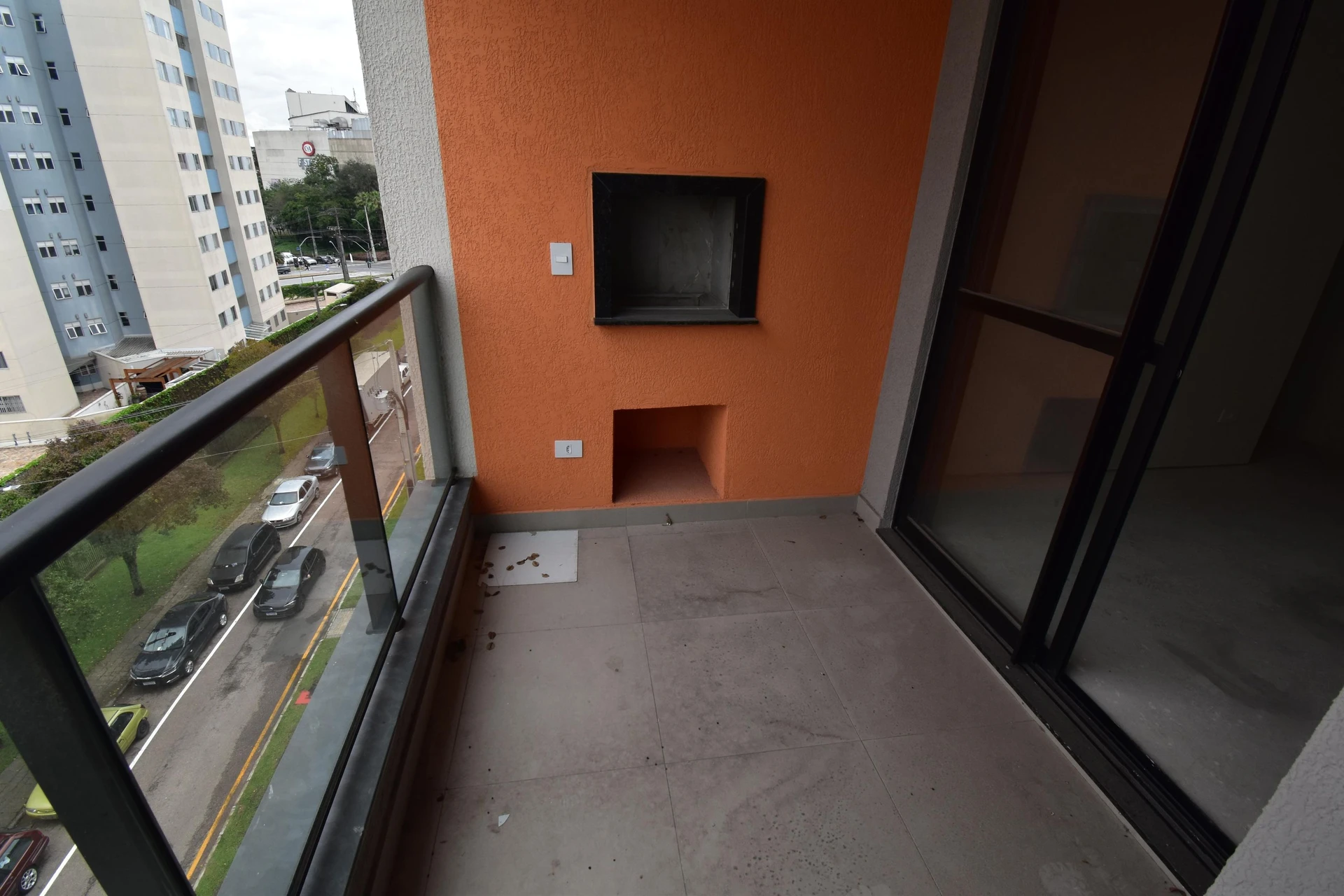 Furnished apartment, 68 m², with floor-to-ceiling windows