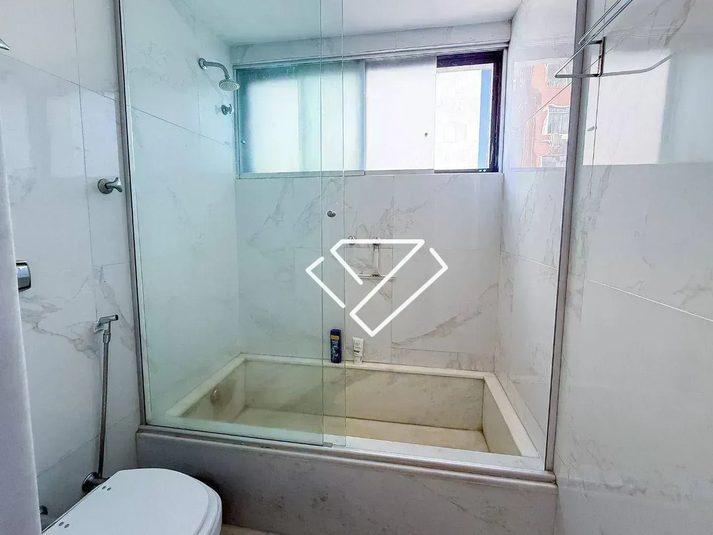 4-bedroom apartment with a separate kitchen and 250 m² — photo 26