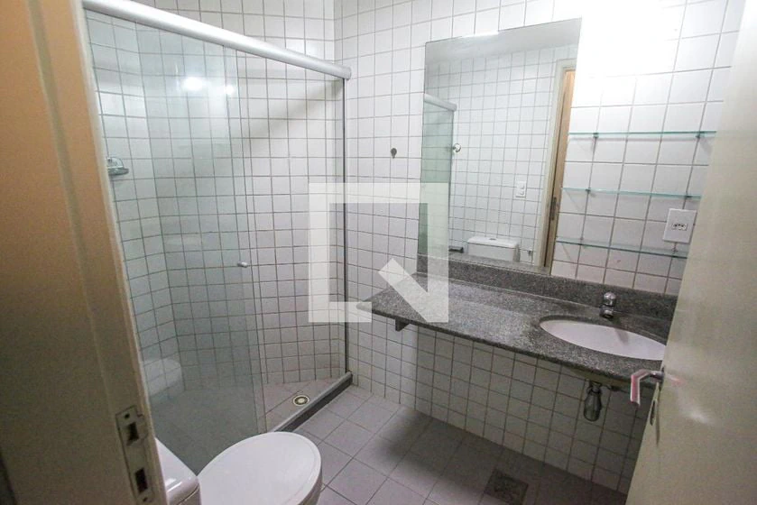 2-bedroom apartment in a building with a gym — photo 4