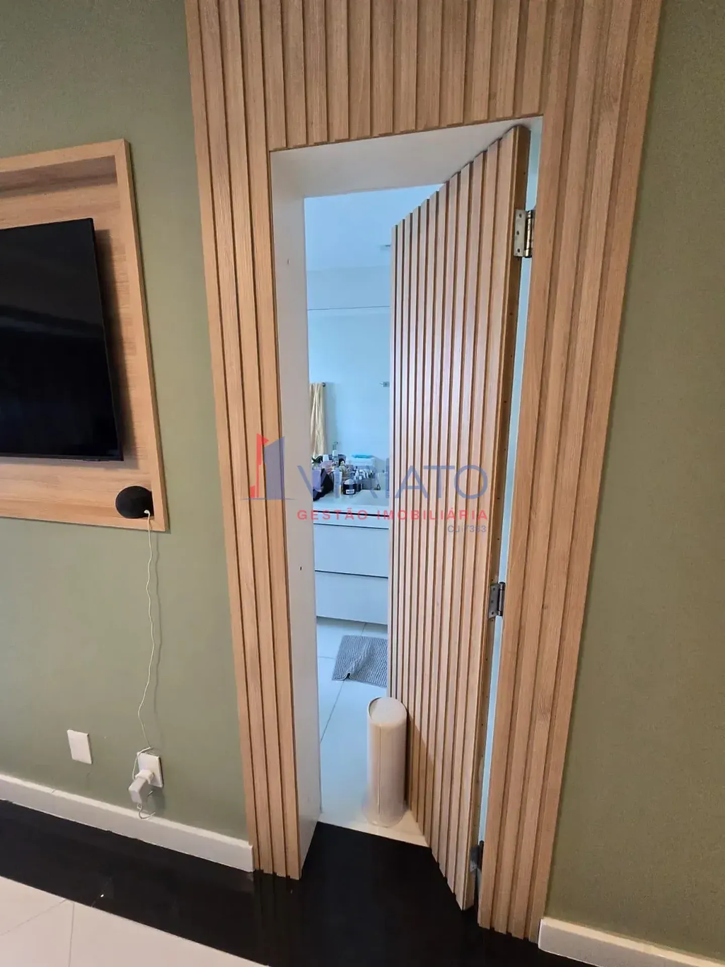 Furnished apartment with 4 bedrooms and 5 bathrooms — photo 24