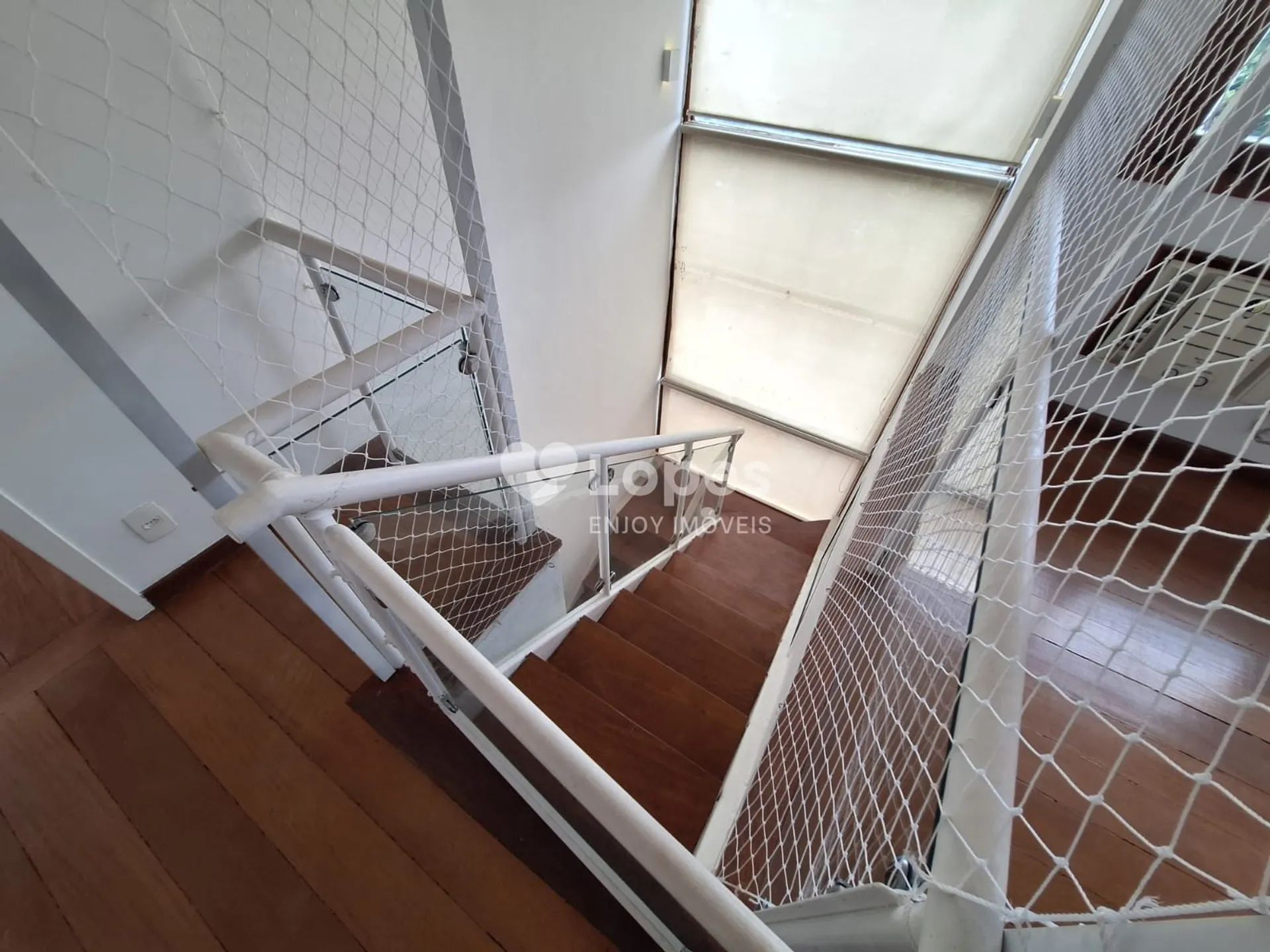 5-bedroom apartment in a building with a gym — photo 29
