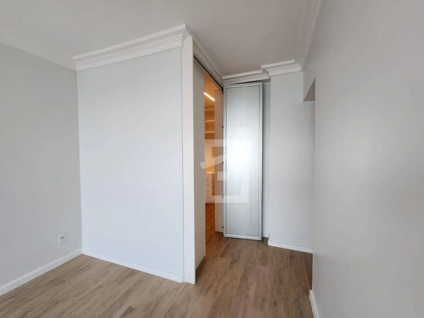 4-bedroom apartment with enclosed balcony and private garden — photo 46
