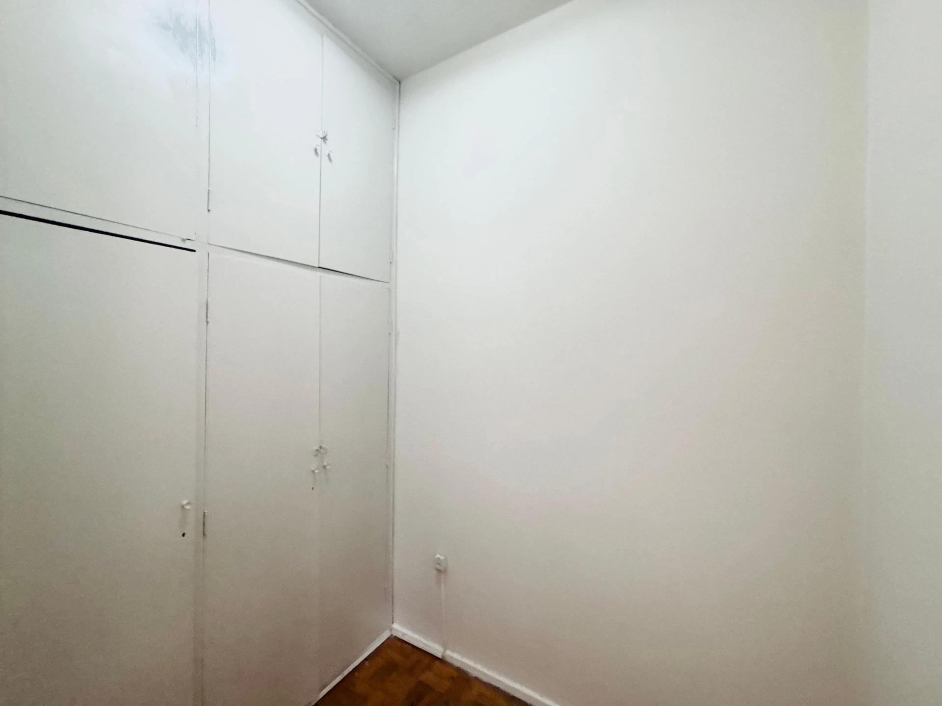 Apartment, 92 m², with wood or laminate floors — photo 30