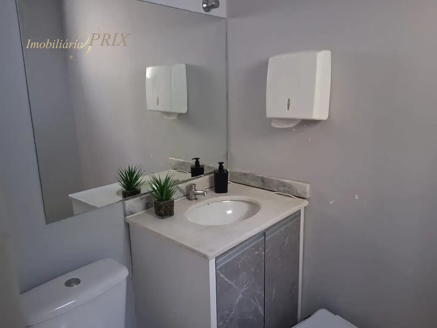 3-bedroom apartment with a glass-enclosed balcony — photo 50