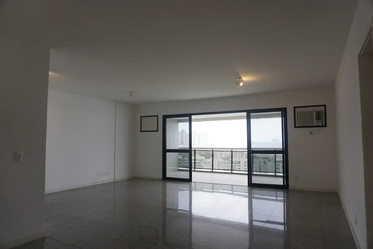 Unfurnished apartment with 4 bedrooms and 3 parking spots — photo 10