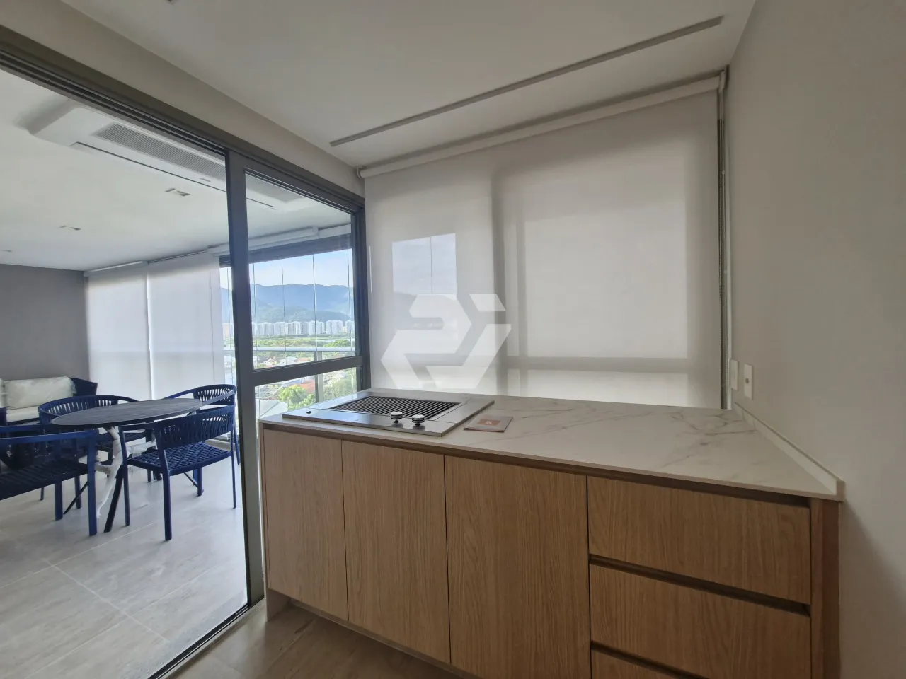 Apartamento mobiliado com 3 quartos, 2 banheiros e 121 m² — photo 3